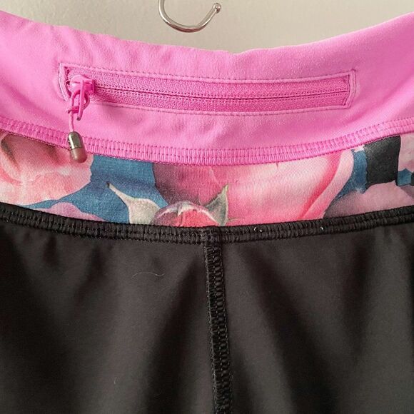 lululemon Pink Black Floral Groovy Run Short 4 Way Stretch 6 - Picture 4 of 11